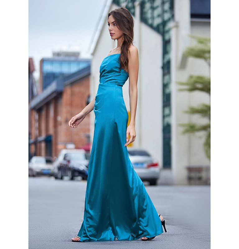 Chic women’s dresses for special occasions – blue side slit gown
